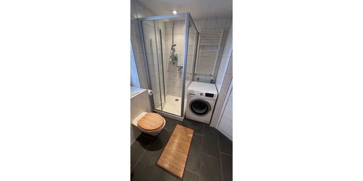 Bad mit Dusche im 2.OG