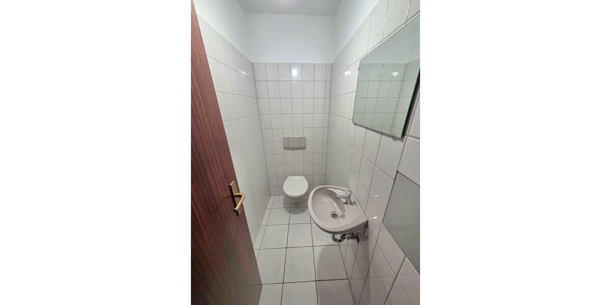 separates WC