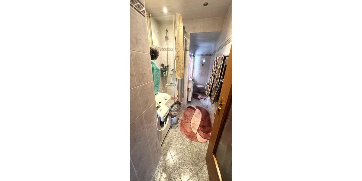 2. Bad mit Dusche und WC im 1.OG