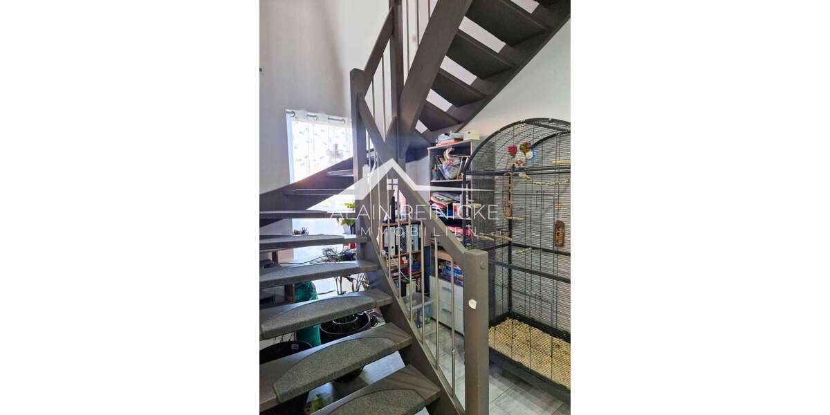 Blick unter die Treppe