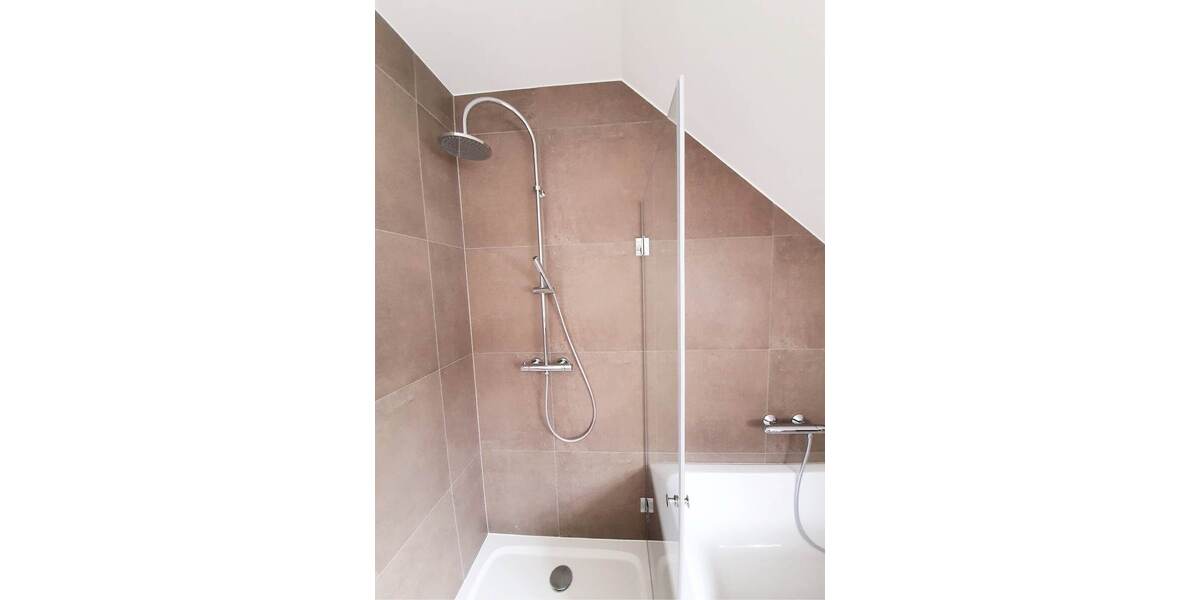 hochwertige GROHE Armaturen und Regendusche