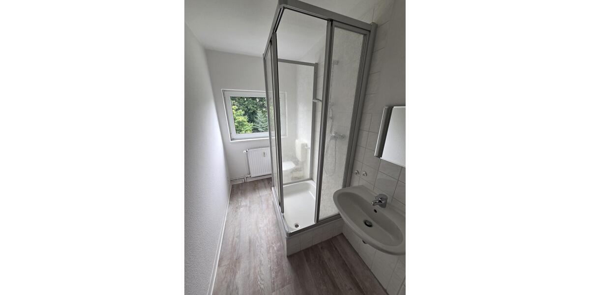 2. Bad mit Dusche