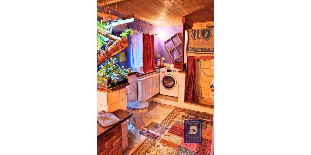Bad mit Wanne und Dusche