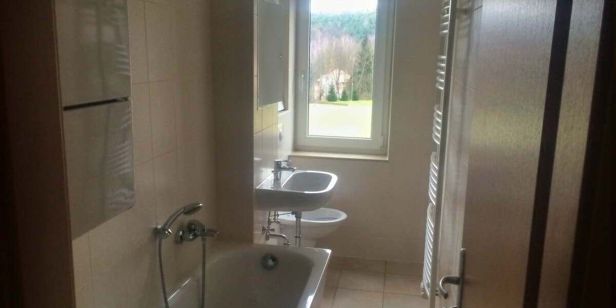 Tageslichtbad mit Badewanne