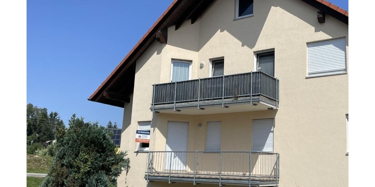großer Balkon im 1. OG