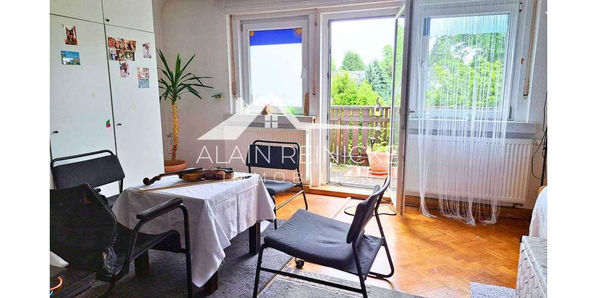 Zimmer mit Balkon