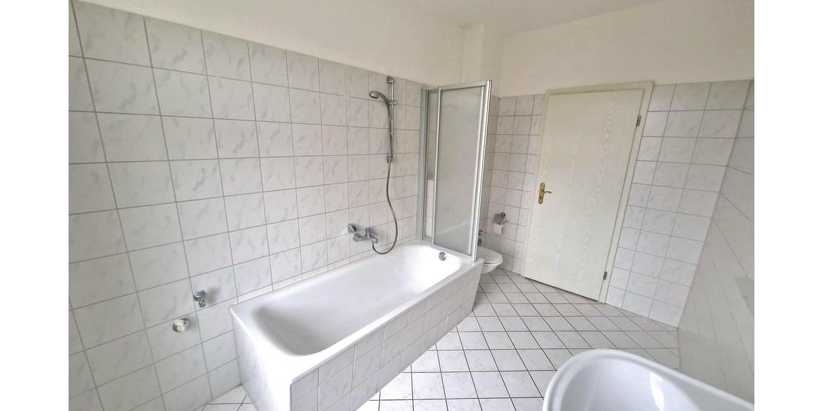 ...mit Badewanne und WM-Anschluss 2-Raum-Wohnung