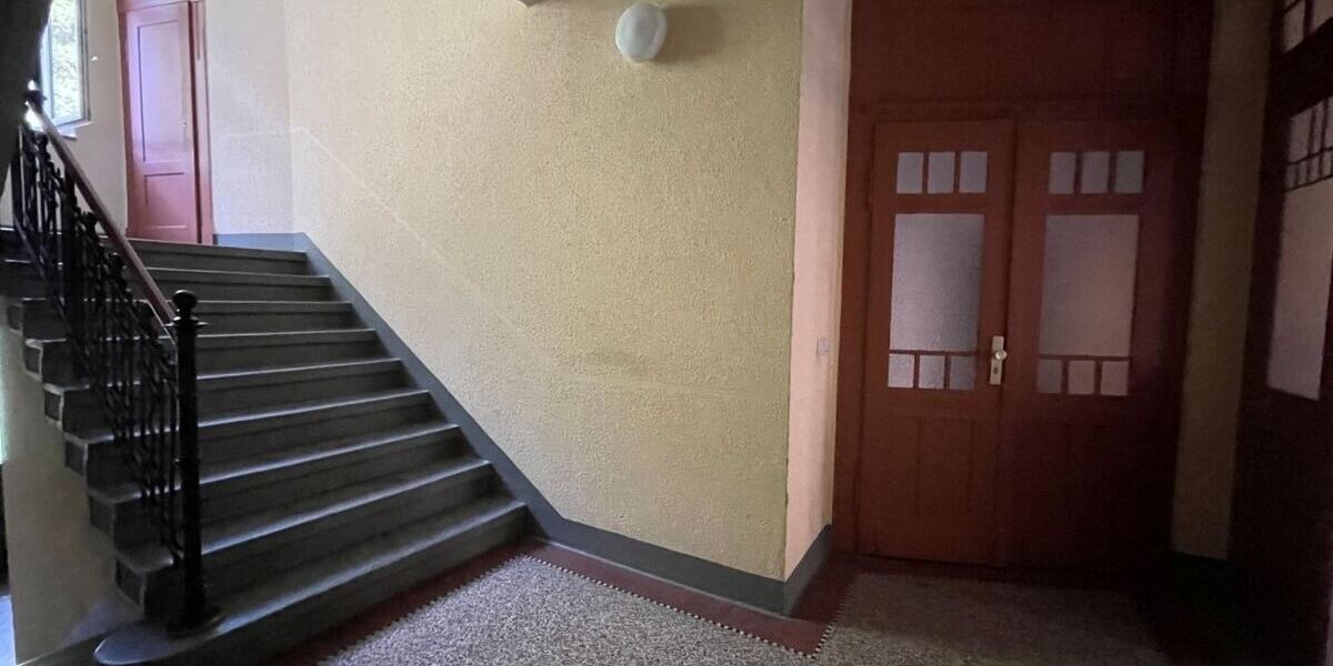 Treppenhaus vor der Wohnungstür