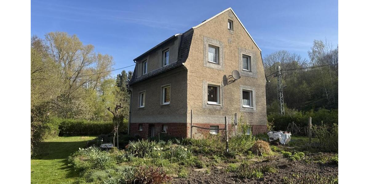 Einfamilienhaus mit großem Grundstück und Doppelgarage in ruhiger Lage! - Einfamilienhaus Hainichen | Angebot:26822282