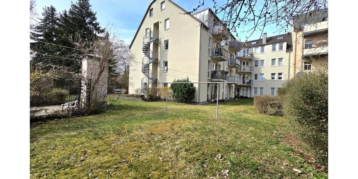 Rückansicht mit Gemeinschaftsgarten