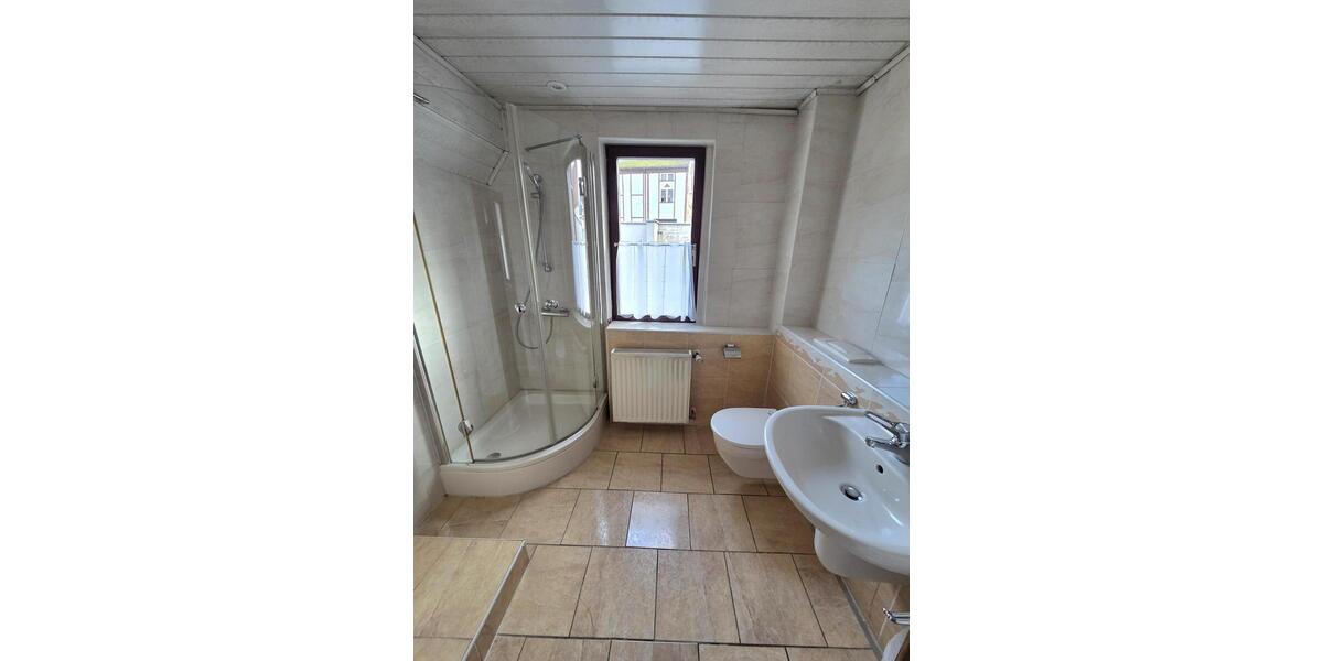 Bad mit Dusche im 1.OG