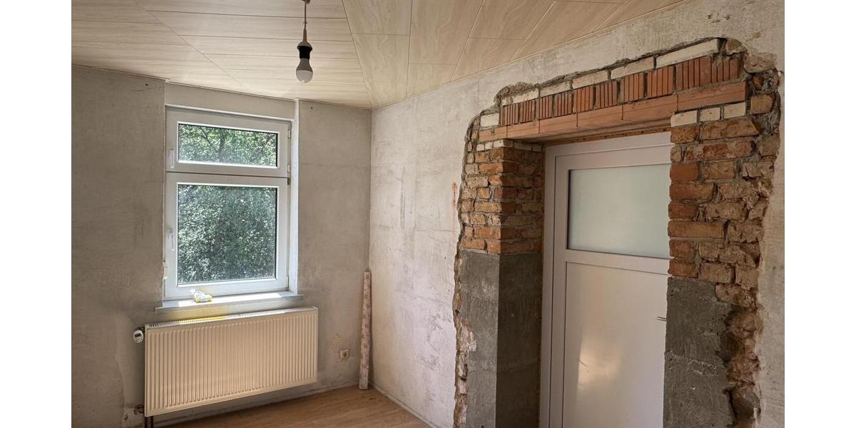 Zimmer im 1.OG mit Zugang zur 2.DHH