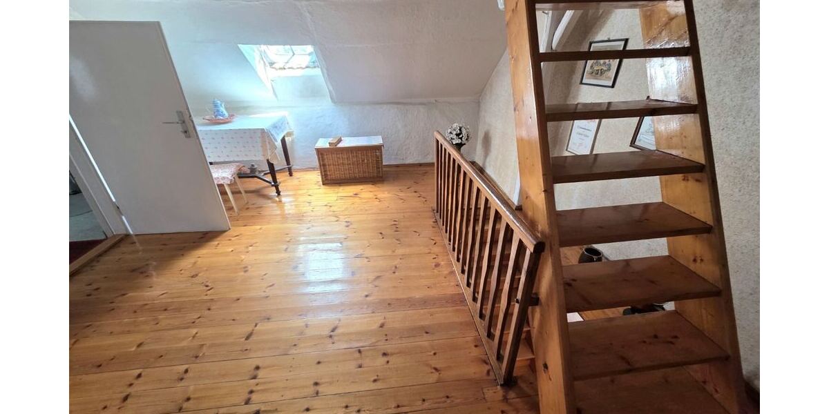 Dachgeschoss mit Treppe zum Spitzboden