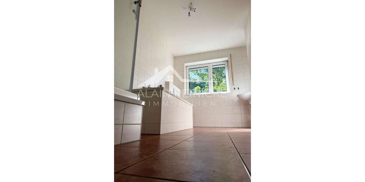 Bad mit Wanne, Fenster