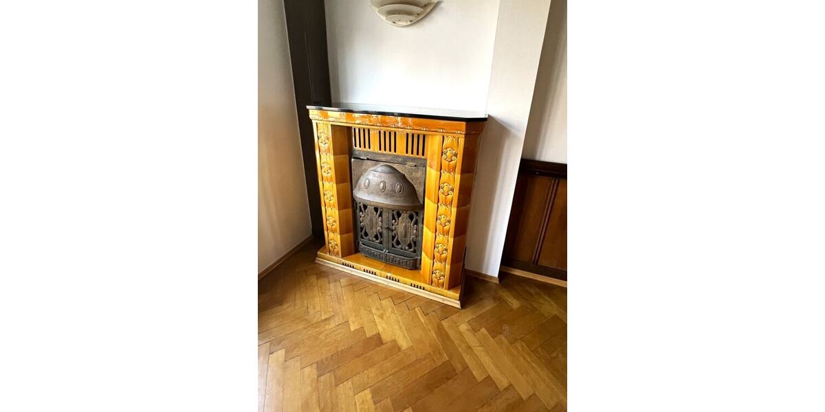 Historischer Kaminofen im Treppenhaus